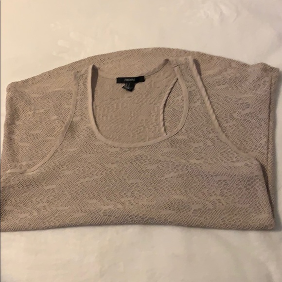 sleeveless blouse. Gently used - Picture 4 of 5